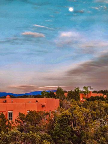 50 Vuelta Maria A and B, Santa Fe, NM 87506
