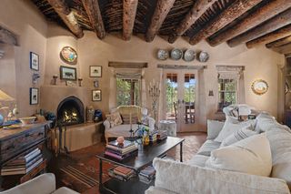 50 Vuelta Maria A and B, Santa Fe, NM 87506
