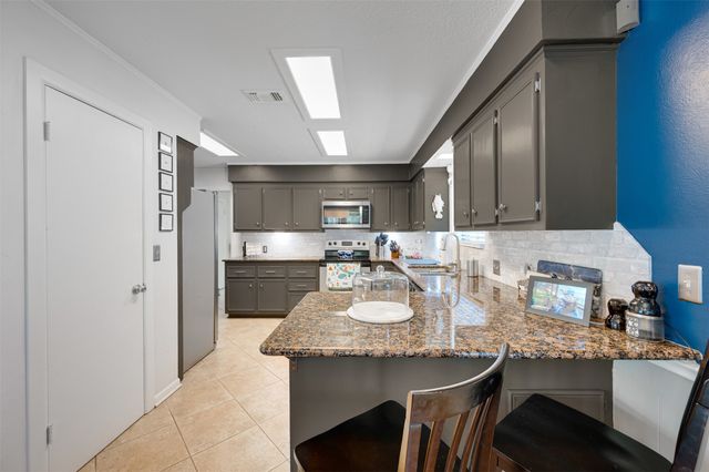 536 Wildewood Drive, Chandler, TX 75758