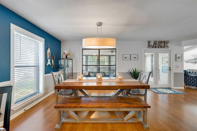 536 Wildewood Drive, Chandler, TX 75758