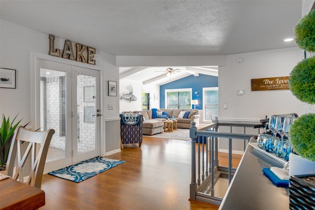 536 Wildewood Drive, Chandler, TX 75758
