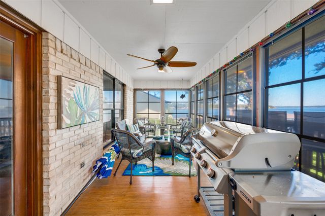 536 Wildewood Drive, Chandler, TX 75758