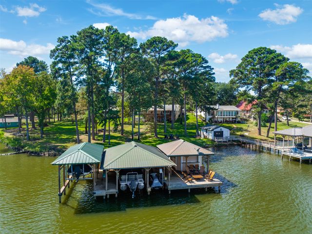 536 Wildewood Drive, Chandler, TX 75758