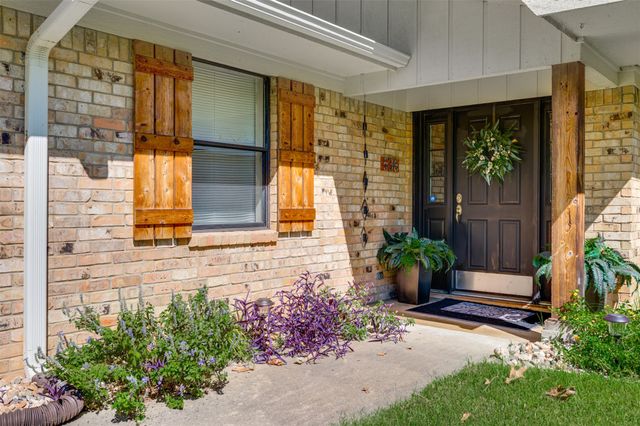 536 Wildewood Drive, Chandler, TX 75758