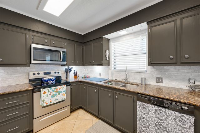 536 Wildewood Drive, Chandler, TX 75758