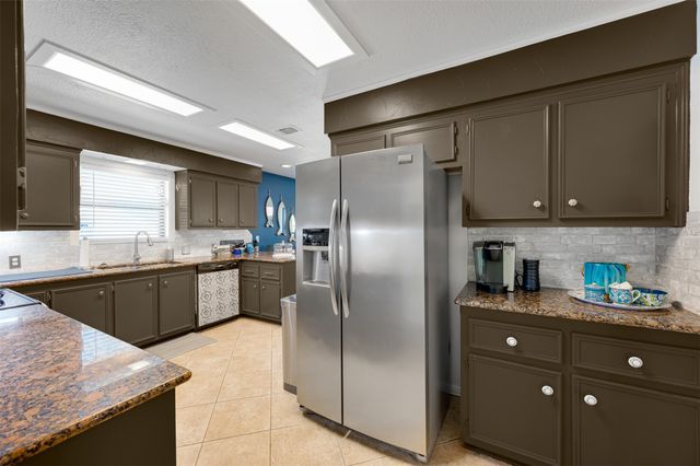 536 Wildewood Drive, Chandler, TX 75758