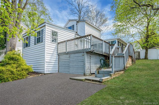 93 Maple Road, Kings Park, NY 11754