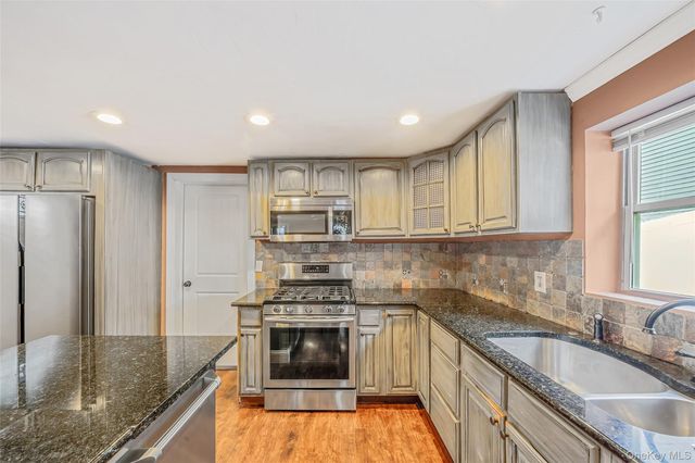 93 Maple Road, Kings Park, NY 11754