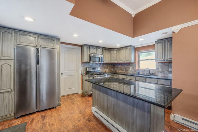 93 Maple Road, Kings Park, NY 11754