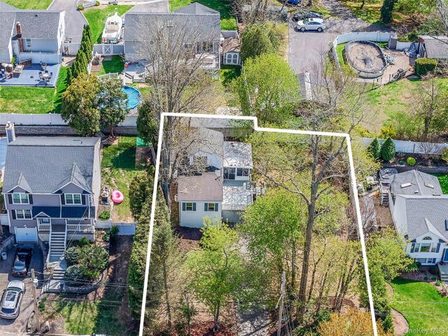 93 Maple Road, Kings Park, NY 11754