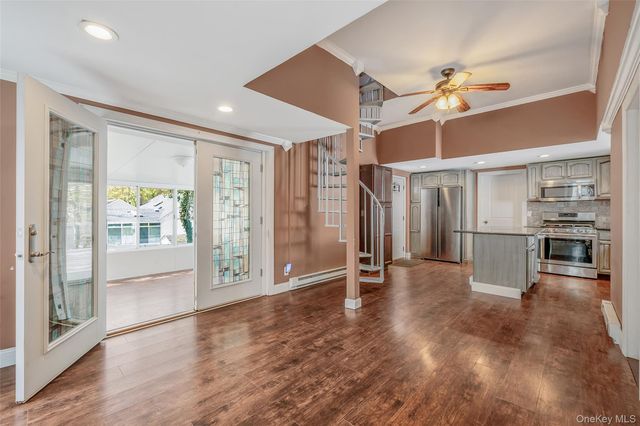 93 Maple Road, Kings Park, NY 11754