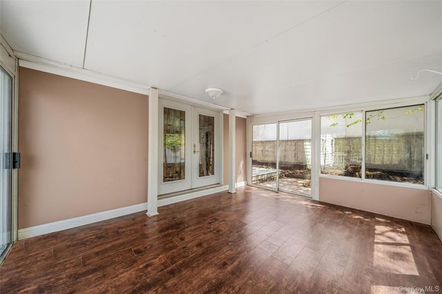 93 Maple Road, Kings Park, NY 11754