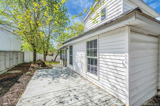 93 Maple Road, Kings Park, NY 11754