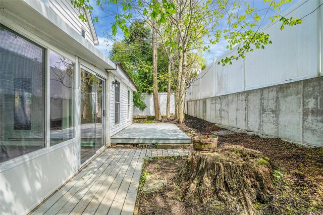 93 Maple Road, Kings Park, NY 11754