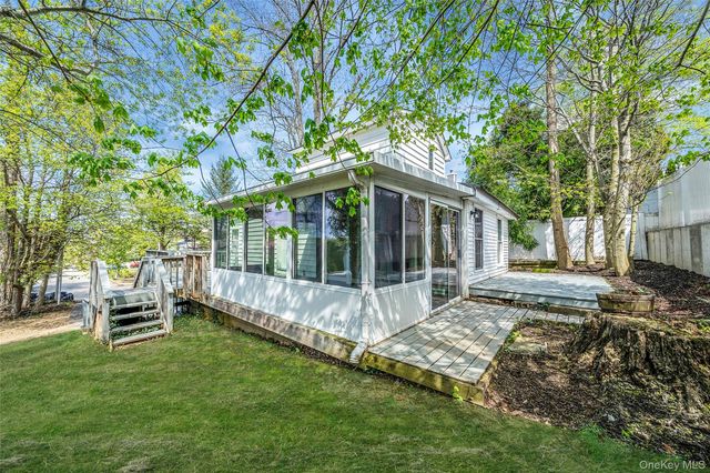 93 Maple Road, Kings Park, NY 11754