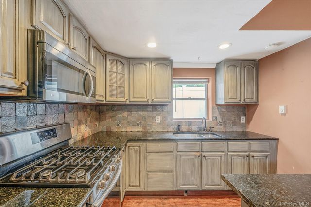 93 Maple Road, Kings Park, NY 11754