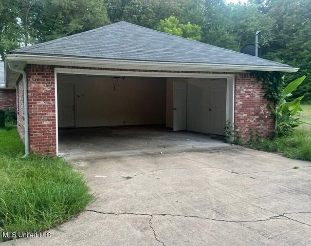 1475 Lorance Road, Clinton, MS 39056