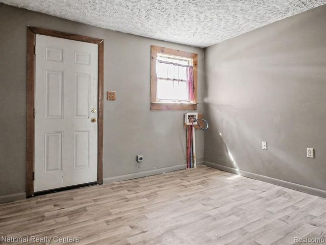 14243 Seymour Road, Montrose, MI 48457