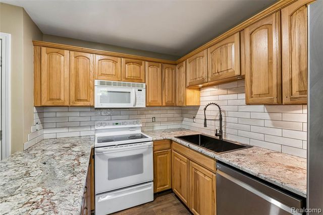 5327 Olde Saybrooke Road, Grand Blanc, MI 48439