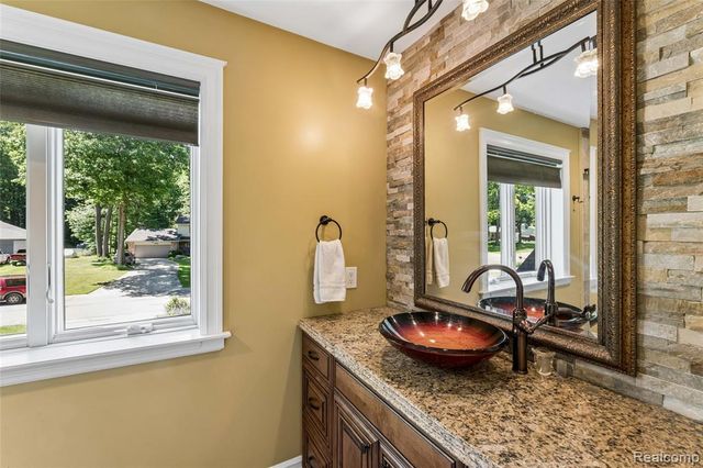 5327 Olde Saybrooke Road, Grand Blanc, MI 48439