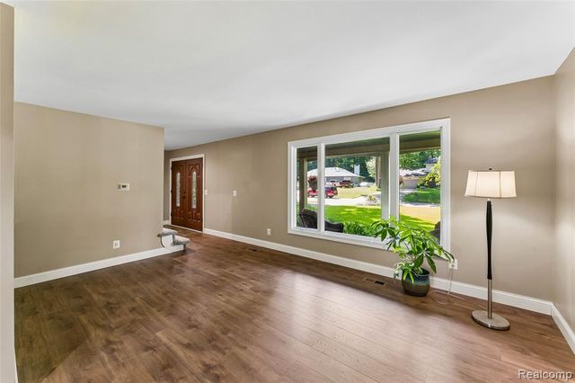 5327 Olde Saybrooke Road, Grand Blanc, MI 48439