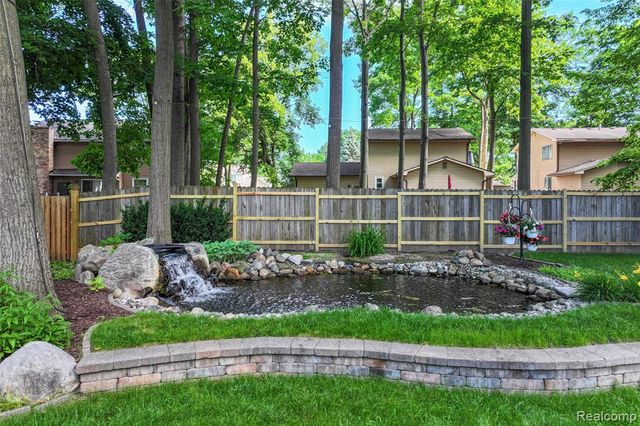 5327 Olde Saybrooke Road, Grand Blanc, MI 48439