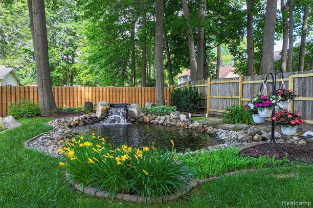 5327 Olde Saybrooke Road, Grand Blanc, MI 48439
