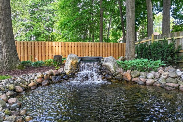 5327 Olde Saybrooke Road, Grand Blanc, MI 48439