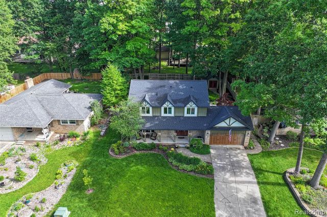 5327 Olde Saybrooke Road, Grand Blanc, MI 48439