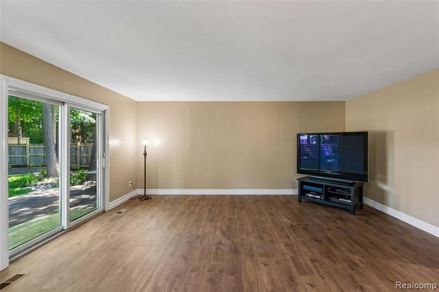 5327 Olde Saybrooke Road, Grand Blanc, MI 48439