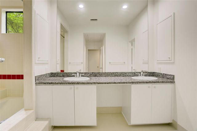 2629 Wroxton Road A, Houston, TX 77005