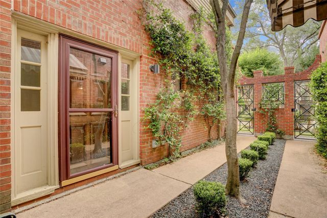2629 Wroxton Road A, Houston, TX 77005
