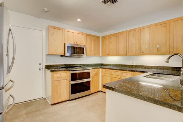 2629 Wroxton Road A, Houston, TX 77005