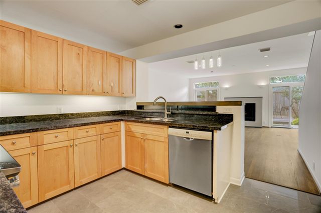 2629 Wroxton Road A, Houston, TX 77005