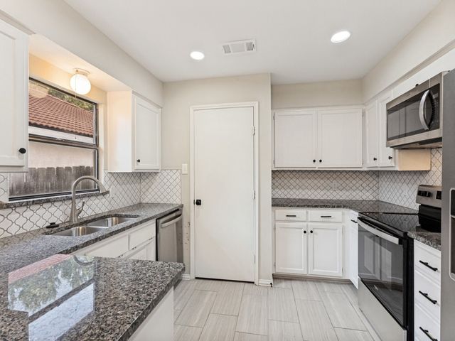 2313 Harvest Glen Court, Fort Worth, TX 76108