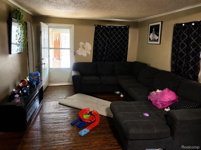 2201 Oklahoma Avenue, Flint, MI 48506