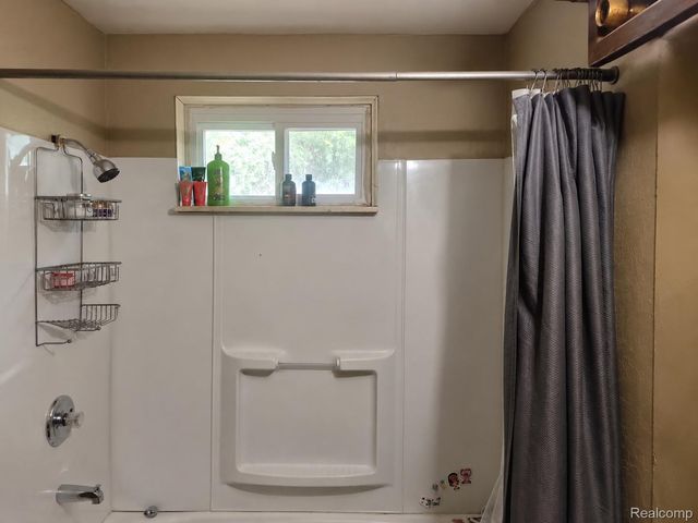 2201 Oklahoma Avenue, Flint, MI 48506