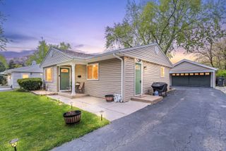 52 Sparrow Road, Carpentersville, IL 60110
