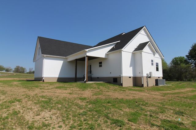20 Lauderdale Ln, Hartsville, TN 37074