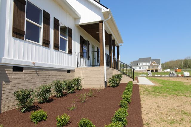 20 Lauderdale Ln, Hartsville, TN 37074