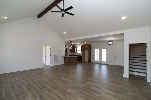 20 Lauderdale Ln, Hartsville, TN 37074