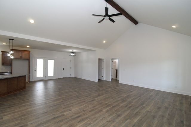 20 Lauderdale Ln, Hartsville, TN 37074