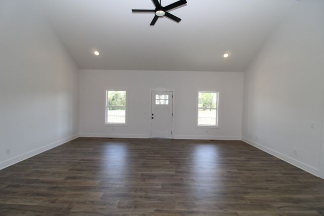 20 Lauderdale Ln, Hartsville, TN 37074