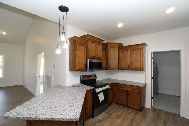 20 Lauderdale Ln, Hartsville, TN 37074