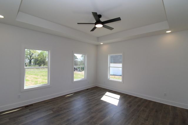 20 Lauderdale Ln, Hartsville, TN 37074