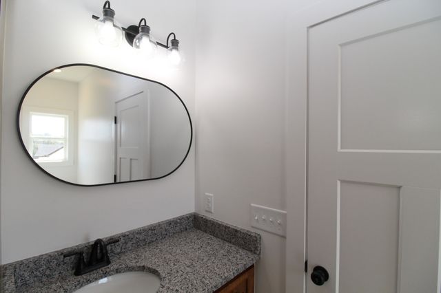 20 Lauderdale Ln, Hartsville, TN 37074