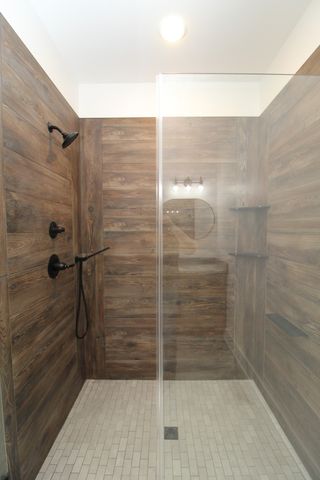 20 Lauderdale Ln, Hartsville, TN 37074