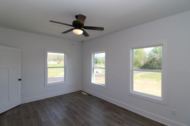 20 Lauderdale Ln, Hartsville, TN 37074