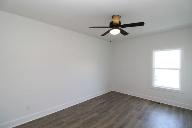 20 Lauderdale Ln, Hartsville, TN 37074