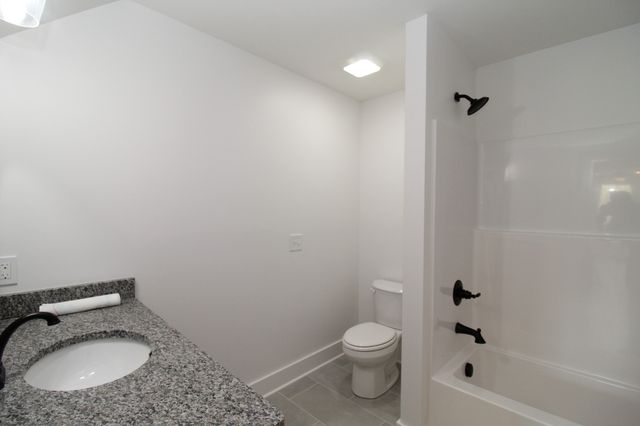 20 Lauderdale Ln, Hartsville, TN 37074